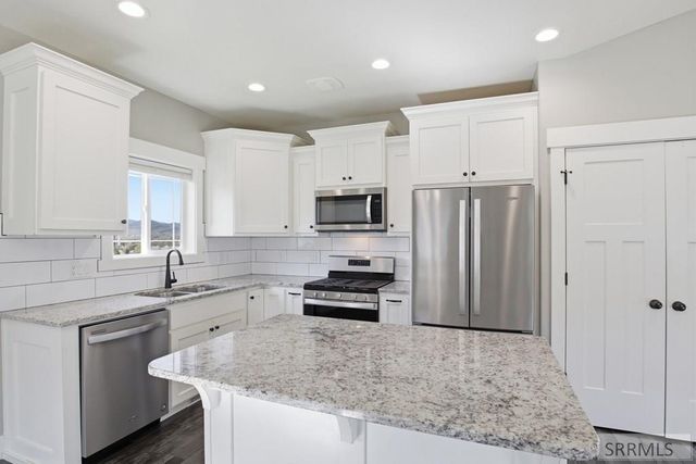 1099 Dolostone, Pocatello, ID 83201