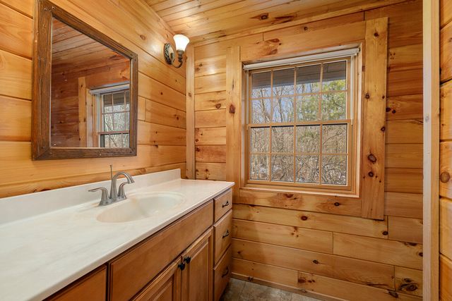 372 Cedar Hill Lane, Marshfield, MO 65706