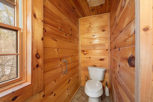 372 Cedar Hill Lane, Marshfield, MO 65706