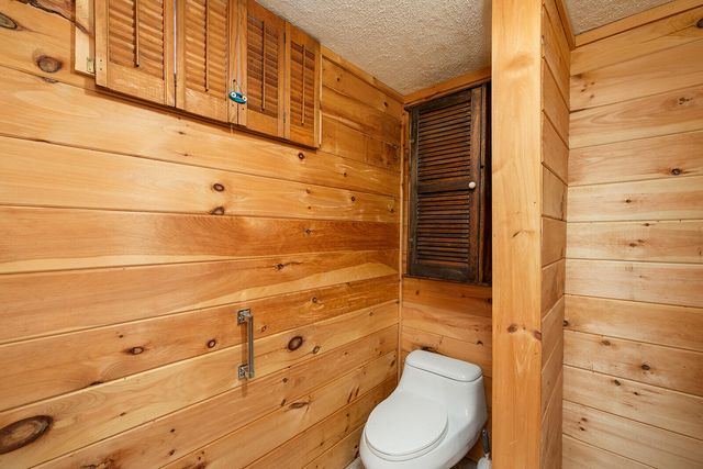 372 Cedar Hill Lane, Marshfield, MO 65706