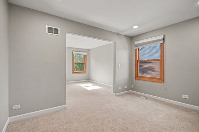 5195 Castaway Lane, Hoffman Estates, IL 60010