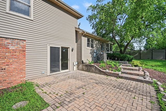 5195 Castaway Lane, Hoffman Estates, IL 60010