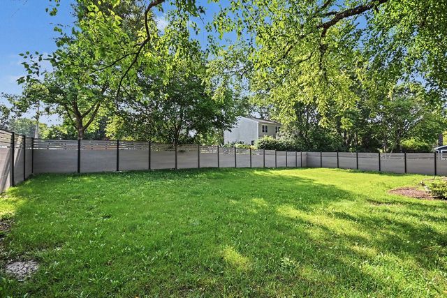 5195 Castaway Lane, Hoffman Estates, IL 60010