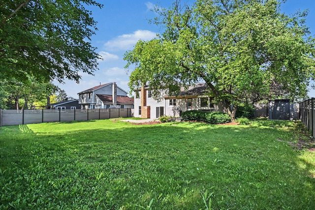 5195 Castaway Lane, Hoffman Estates, IL 60010