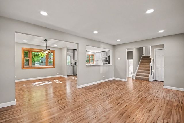 5195 Castaway Lane, Hoffman Estates, IL 60010