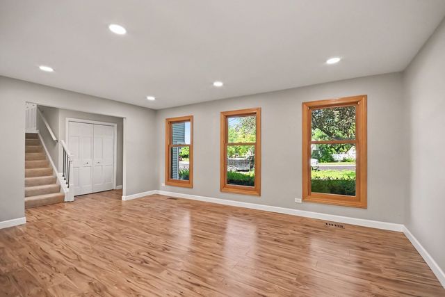 5195 Castaway Lane, Hoffman Estates, IL 60010
