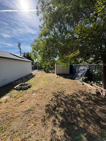 507 I Street, Sanger, CA 93657