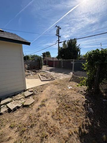 507 I Street, Sanger, CA 93657