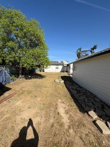 507 I Street, Sanger, CA 93657