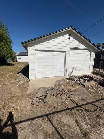 507 I Street, Sanger, CA 93657