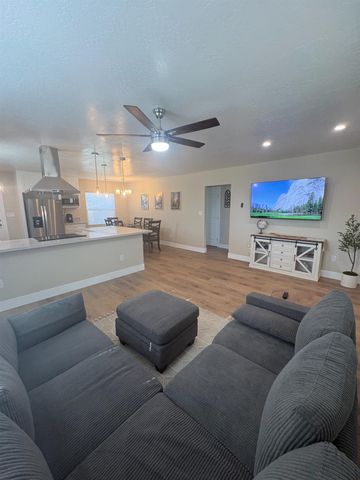 507 I Street, Sanger, CA 93657