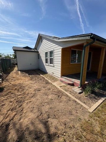 507 I Street, Sanger, CA 93657