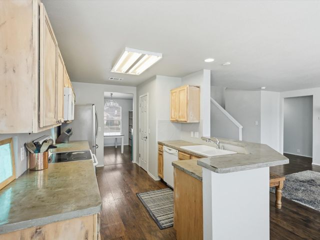 9008 Yosemite Trail, Cross Roads, TX 76227