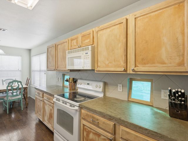 9008 Yosemite Trail, Cross Roads, TX 76227