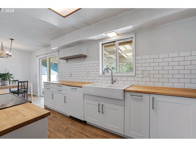 5820 Sw TARALYNN Ave, Beaverton, OR 97005