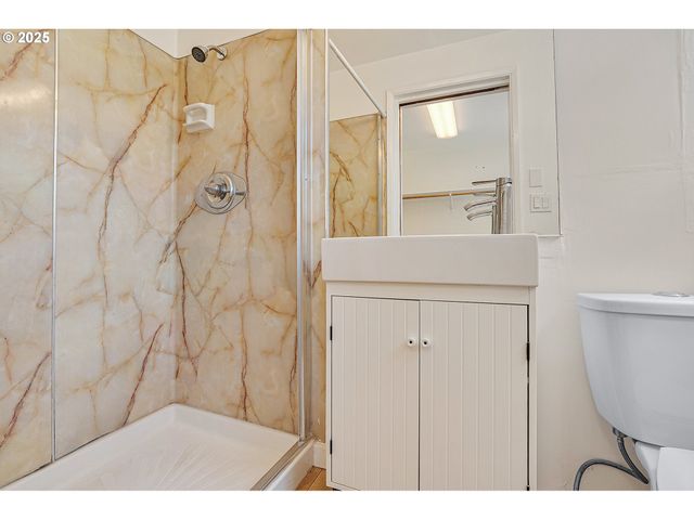 5820 Sw TARALYNN Ave, Beaverton, OR 97005