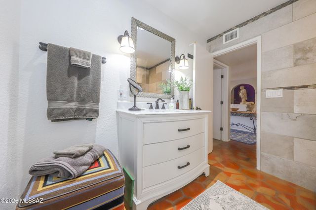 5057 E North Regency Circle, Tucson, AZ 85711