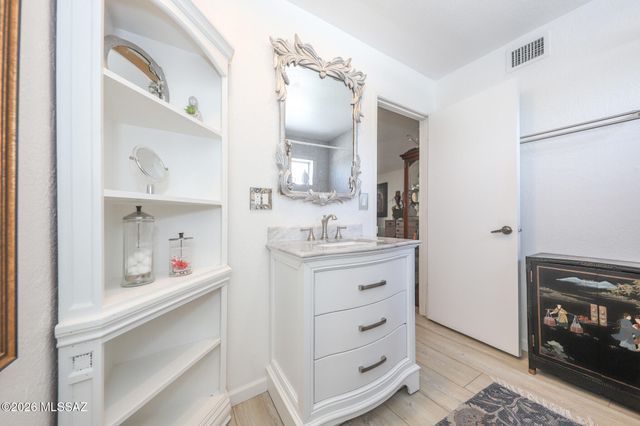 5057 E North Regency Circle, Tucson, AZ 85711