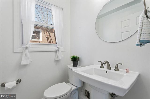 2231 N CULPEPER ST N, Arlington, VA 22207