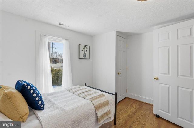 2231 N CULPEPER ST N, Arlington, VA 22207