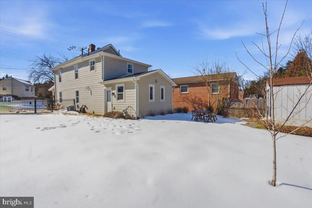 2231 N CULPEPER ST N, Arlington, VA 22207