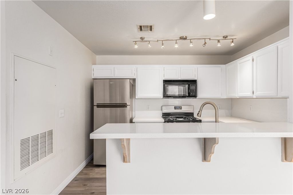 Image 7 of property listing at 8452 Boseck Drive 217, Las Vegas, NV 89145