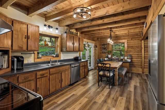 532 Cummings Ln, Cottontown, TN 37048
