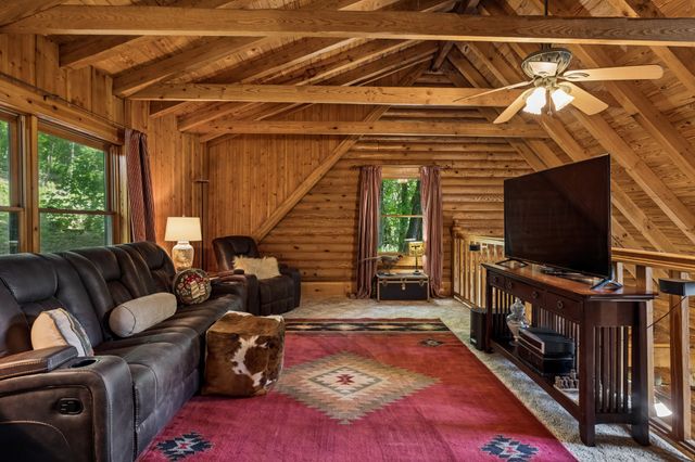 532 Cummings Ln, Cottontown, TN 37048
