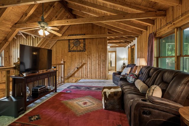 532 Cummings Ln, Cottontown, TN 37048