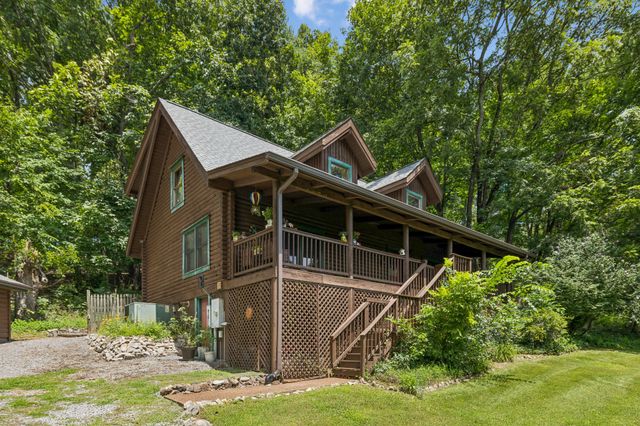 532 Cummings Ln, Cottontown, TN 37048