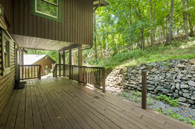 532 Cummings Ln, Cottontown, TN 37048