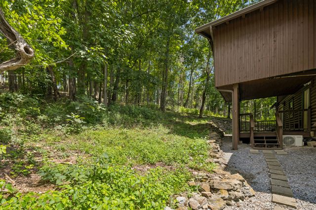 532 Cummings Ln, Cottontown, TN 37048