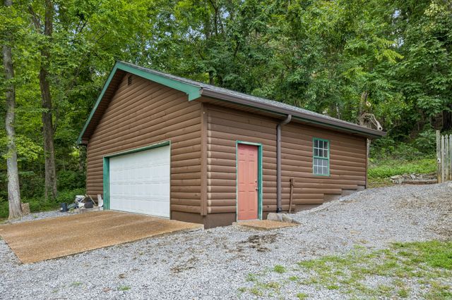 532 Cummings Ln, Cottontown, TN 37048