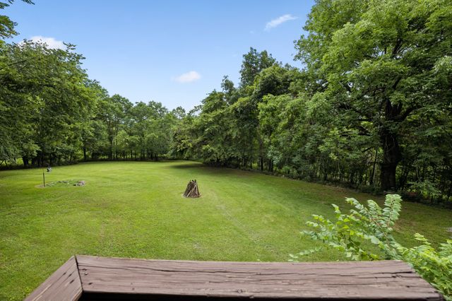 532 Cummings Ln, Cottontown, TN 37048
