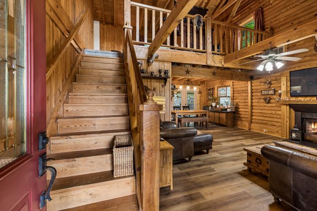 532 Cummings Ln, Cottontown, TN 37048