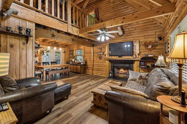 532 Cummings Ln, Cottontown, TN 37048