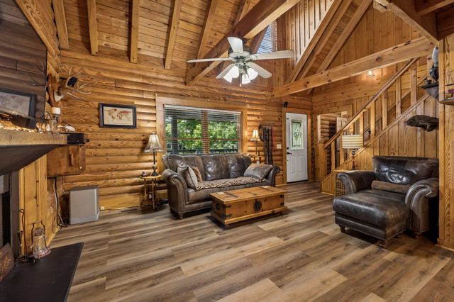 532 Cummings Ln, Cottontown, TN 37048