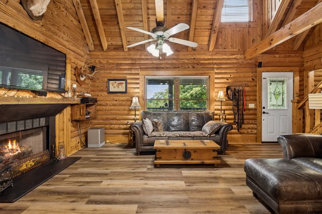 532 Cummings Ln, Cottontown, TN 37048