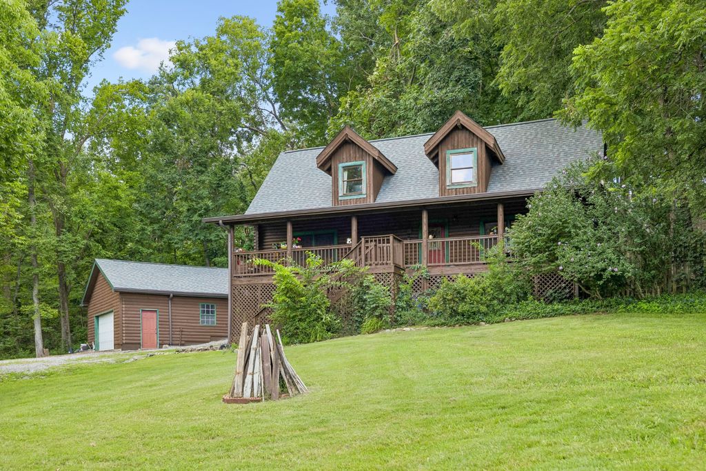 532 Cummings Ln, Cottontown, TN 37048