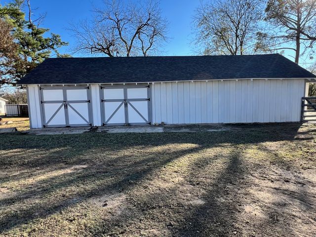 700 E Highland Avenue, Comanche, TX 76442