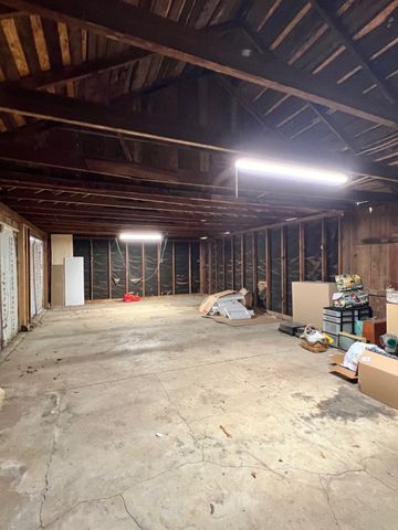 700 E Highland Avenue, Comanche, TX 76442