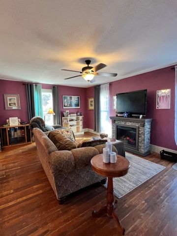 700 E Highland Avenue, Comanche, TX 76442