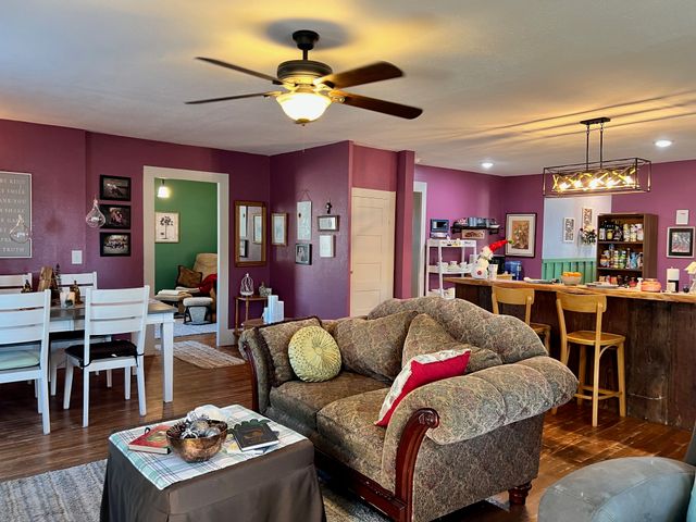 700 E Highland Avenue, Comanche, TX 76442