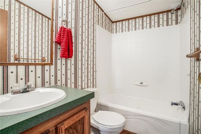 416 S Jefferson Street, Raymore, MO 64083