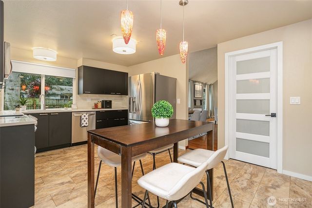 14203 NE 63rd Court, Redmond, WA 98052