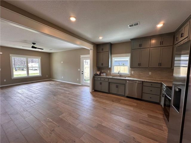 1102 S Oak Street, Plattsburg, MO 64477