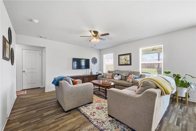 6001 Crest Bridge Court, Bryan, TX 77807