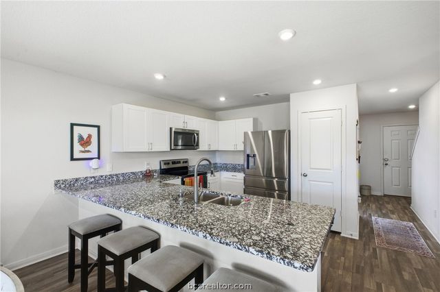 6001 Crest Bridge Court, Bryan, TX 77807