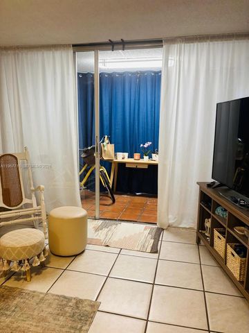 118 Royal Park Dr 1F, Oakland Park, FL 33309