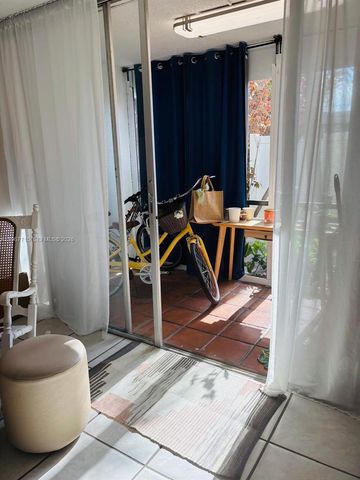 118 Royal Park Dr 1F, Oakland Park, FL 33309